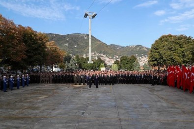 Atatürk, Saygıyla Anıldı