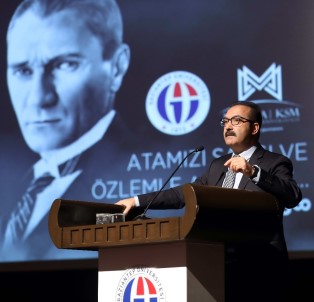 Atatürk'ün Ebediyete İntikalinin 81. Yıldönümünde Konuşan Rektör Gür'den Öğrencilere Önemli Tavsiyeler