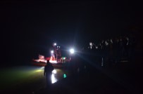 BALIK TUTMAK - Balık Tutarken Tekne Devrildi Açıklaması Suya Düşen Öğretmen Kayboldu