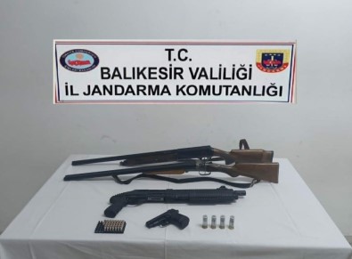 Balıkesir'de Güven Operasyonunda 32 Şahıs Yakalandı