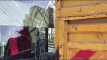 HAFRİYAT KAMYONU - Beykoz'da Otobüs Kamyonla Çarpıştı Açıklaması 2 Yaralı