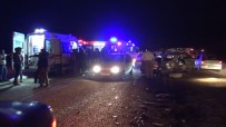 Bursa'da Minibüs İle Otomobil Kafa Kafaya Çarpıştı Açıklaması 1 Ölü, 20 Yaralı