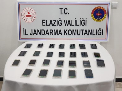 Elazığ'da Gümrük Kaçağı Telefonlar Ele Geçirildi