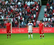 HACETTEPE - Futbolcular Maç Oynanırken 1 Dakikalık Saygı Duruşunda Bulundu
