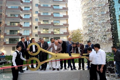 Hatay'da Dünyanın En Büyük Makasıyla Açılış