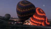 Kapadokya'da Balonlar Atatürk Afişleri Ve Bayraklarla Uçtu