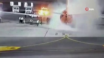 Mısır'da İniş Yapan Uçak Alev Aldı