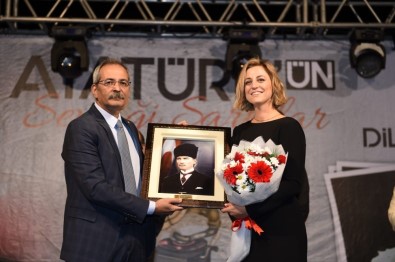 Tarsus'ta Atatürk'ün Sevdiği Şarkılar Seslendirildi
