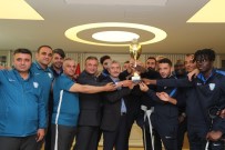 AMPUTE FUTBOL - Türkiye Kupası'nı Onursal Başkan Tahmazoğlu'na Hediye Ettiler