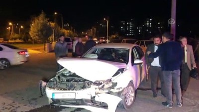 Adıyaman'da İki Otomobil Çarpıştı Açıklaması 4 Yaralı
