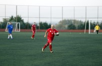 LONDRA - Başkan Akgün, İngiliz Veteranlar Karşısında Forma Giydi