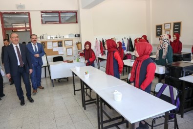 Başkan Kavuş Açıklaması 'İşini Aşkla Yaparak Farklılık Oluşturan Tüm Öğretmenlerimize Teşekkür Ediyorum'