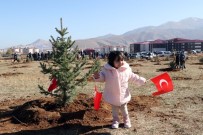 OKTAY ÇAĞATAY - Bitlis'te Hem Fidan Hem De Türk Bayrağı Dikildi