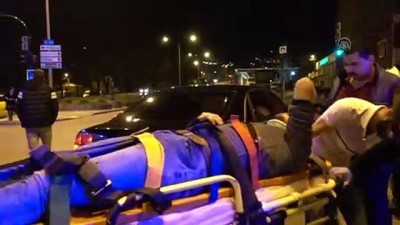 Bursa'da İki Otomobilin Çarpışması Sonucu 3 Kişi Yaralandı