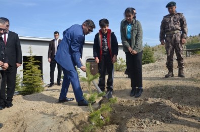 Emniyet Müdürlüğünden Fidan Dikimi