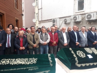 Fatih'te Evde Ölü Bulunan Kardeşler Son Yolculuğuna Uğurlandı