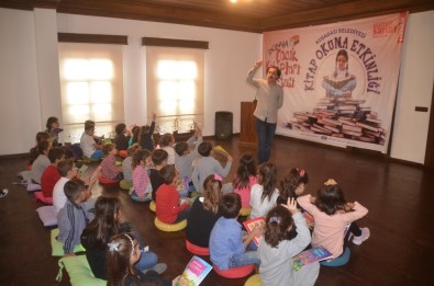 Kuşadası'nda 'Dünya Çocuk Kitapları Haftası' Etkinliği