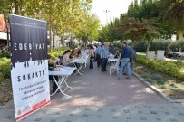 ÇIĞLI BELEDIYESI - Çiğli'de Yazar Ve Okurlar Sokakta Buluştu