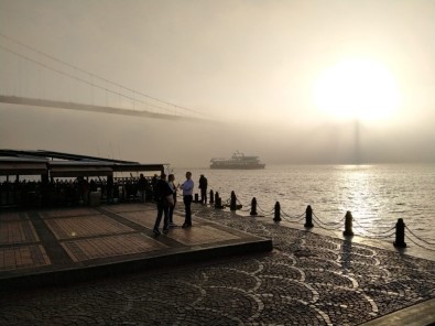 İstanbul Boğazı'nda Sis Etkili Oluyor