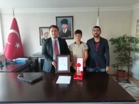 METIN YıLMAZ - Kaymakam Yılmaz, Türkiye Birincisi Öğrenciyi Tebrik Etti
