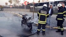 KAYACıK - Kocaeli'de Ceza Yazılan Ehliyetsiz Sürücü Motosikleti Yaktı