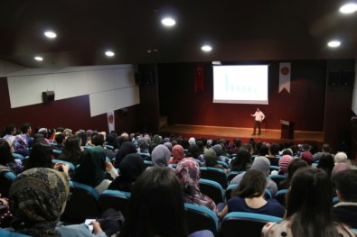 NEVÜ'de 'Modern Dünyada Üniversiteli Olmak' Konulu Konferans Düzenlendi