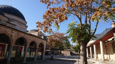 Seyyid Battal Gazi Külliyesinde Sonbahar Güzelliği