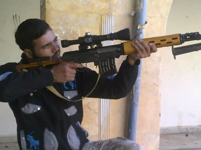 Yakalanan DEAŞ'lının Silahlı Fotoğrafları Ortaya Çıktı