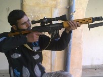 SAVAŞÇı - Yakalanan DEAŞ'lının Silahlı Fotoğrafları Ortaya Çıktı