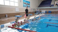 YAZ MEVSİMİ - Adıyaman Belediyesi Kış Spor Okullarında Yüzme Kursu Eğitimleri Başladı