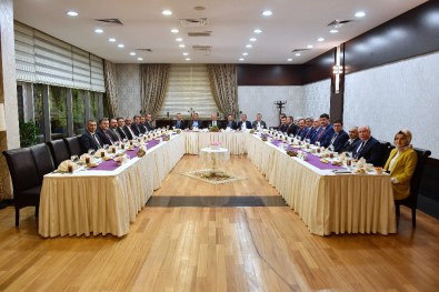Başkan Yavaş, Belediye Başkanlarıyla Bir Araya Geldi