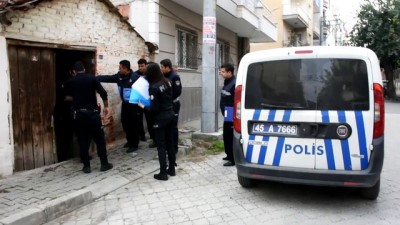 İneklerini Vermemek İçin Kendini Ahıra Kilitledi