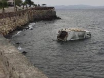 İzmir'de Çöp Kamyonu Denize Uçtu Açıklaması 1 Yaralı Haberi