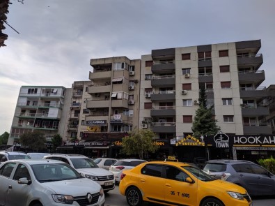 İzmir'deki Eğik Binalar Tahliye Ediliyor