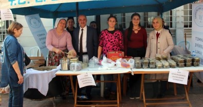 Kütüphane İçin Kermes Düzenlediler