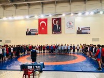 İSTİKLAL - Pehlivanlar Ata'ya Saygı İçin Mindere Çıktı