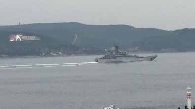 Rus Savaş Gemisi 'Azov' Çanakkale Boğazı'ndan Geçti