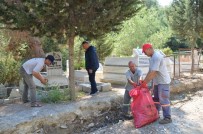 İNŞAAT MALZEMESİ - Büyükşehir Belediyesi'nden Eshab-I Kehf'te Temizlik Çalışması