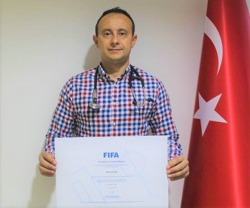 Doç. Dr. Hasan Güngör, FIFA'nın Resmi 'Futbol Doktoru' Oldu