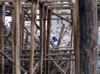 İSKELE ÇÖKTÜ - Gaziantep'te Cami İnşaatında İskele Çöktü Açıklaması 1 İşçi Kayıp