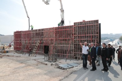 Karakoyun Köprülü Kavşağı'nda Üst Geçit Çalışmaları Sürüyor