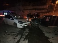 Karaman'da İki Otomobil Çarpıştı Açıklaması 2 Yaralı