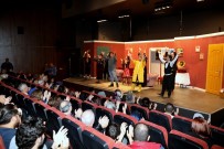 TİYATRO OYUNU - 'Kare As' Ayakta Alkışlandı