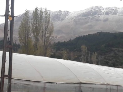 Kaş'ta Yılın İlk Kar Yağışı