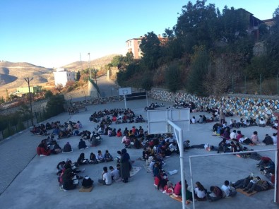 Öğrencilerinden Bakan Selçuk'a Çağrı