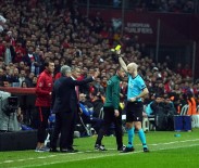 ŞENOL GÜNEŞ - Şenol Güneş Sarı Kart Gördü