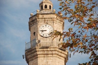 25 Yıldır 8 Günde Bir Tarihi Saati Kuruyor