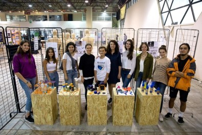 Atık Malzemeleri Kullanarak Kendi Oyuncaklarını Tasarladılar