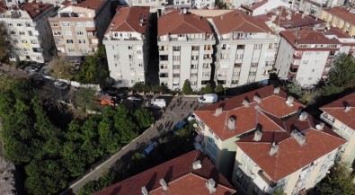 Bakırköy'de 1'İ Çocuk 3 Kişinin Cesedi Bulunan Bina Havadan Görüntülendi