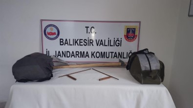 Bigadiç'te Jandarmadan Definecilere Suç Üstü